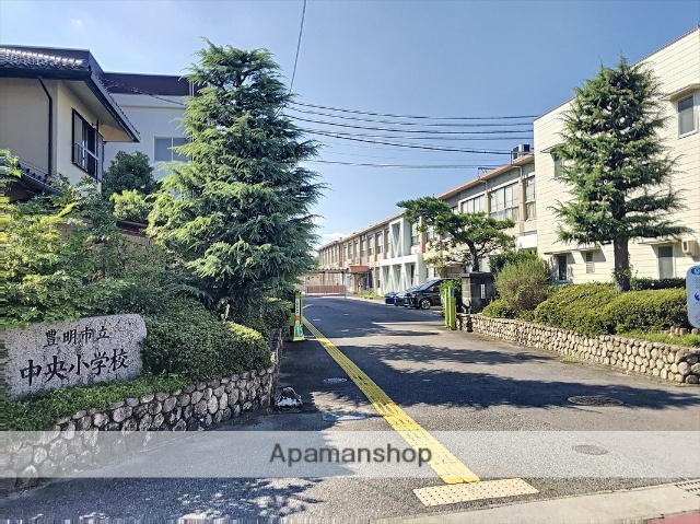 小学校　中央小学校（小学校）まで1191m