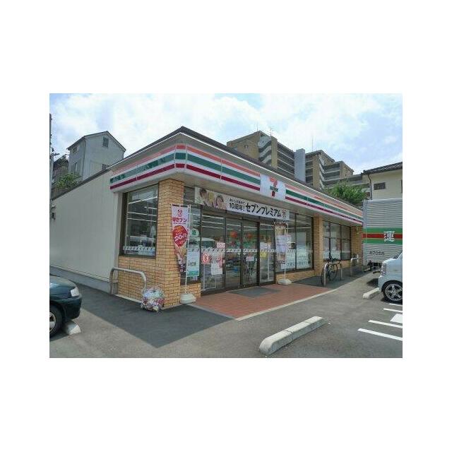 コンビニ　セブンイレブン 多摩諏訪越通り店（コンビニ）まで895m