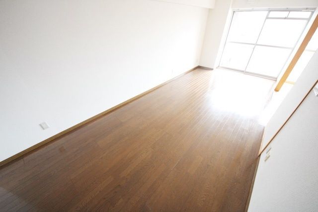 居室・リビング　※別部屋参考写真です