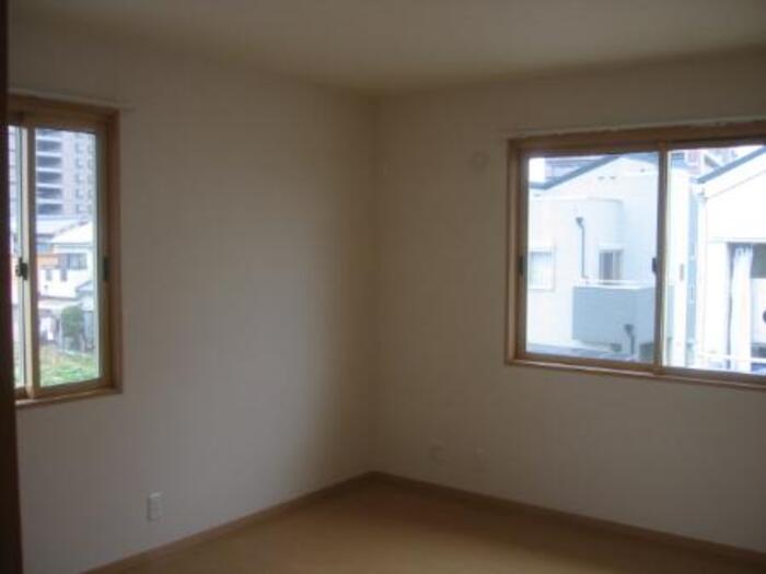 居室・リビング　内装は落ち着いています