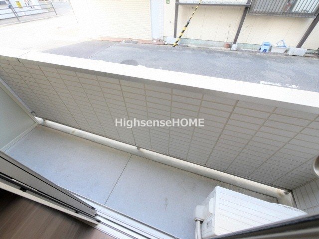 バルコニー　開放的で明るい空間を演出してくれるバルコニーです