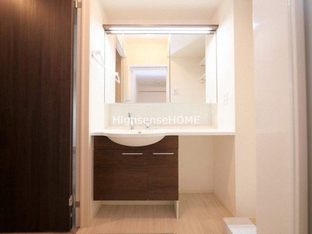 洗面設備　スペースが確保できる洗面所です