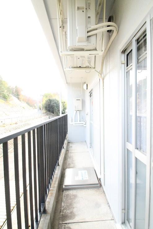 バルコニー　明るい広々バルコニー