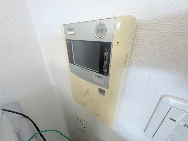 セキュリティ　TVモニターホンで来客が誰か確認してから開けて下さいね