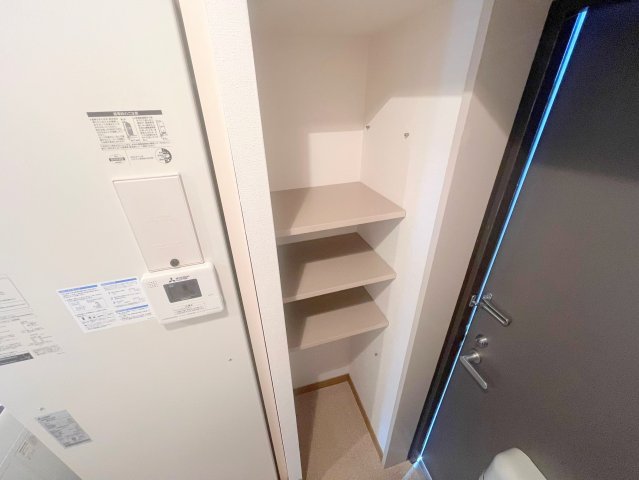 収納　玄関にはコンパクトなシューズボックスもあります。