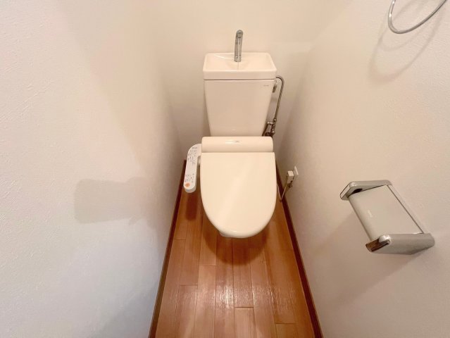 トイレ　綺麗なトイレにはウォシュレット標準装備です。