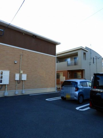 駐車場　駐車場があるので、車を買う予定の方も安心です