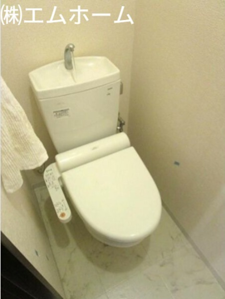 トイレ　温水洗浄暖房便座付トイレ