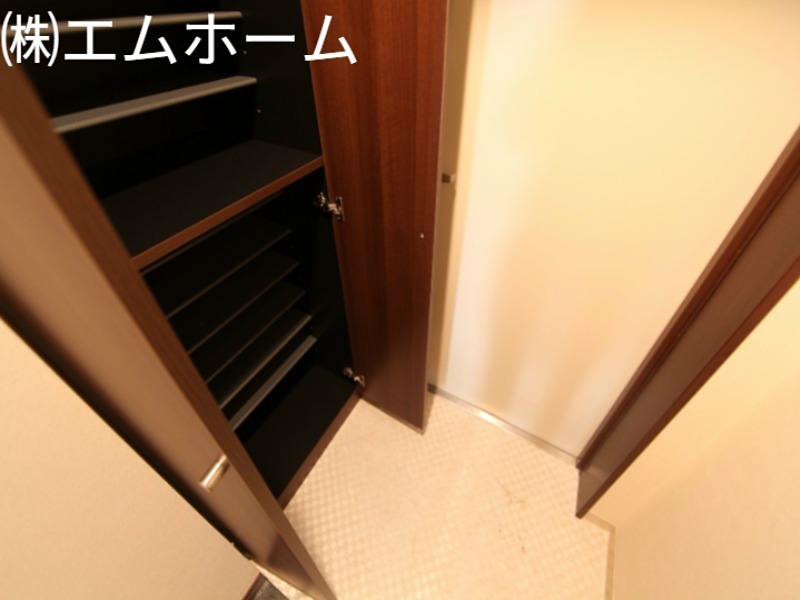 玄関　玄関　シューズボックス付　別部屋写真