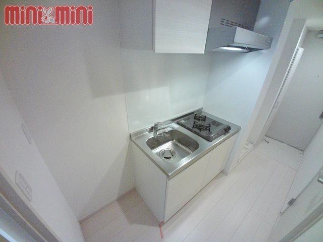 キッチン　ガス２口キッチン、冷蔵庫も横に置いて頂けます