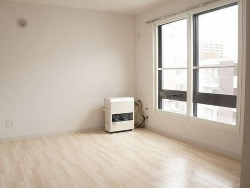 居室・リビング　内装中につき反転タイプの画像です。