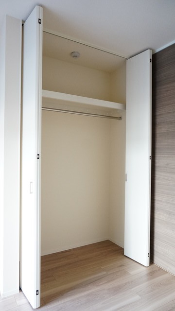 収納　衣類や小物整理がラクラク♪高さのあるクローゼット！