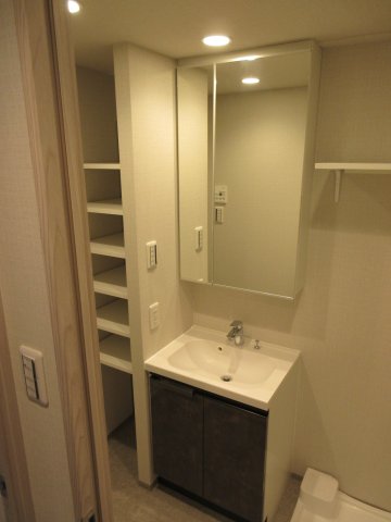 洗面設備　スペースが確保できる洗面所です