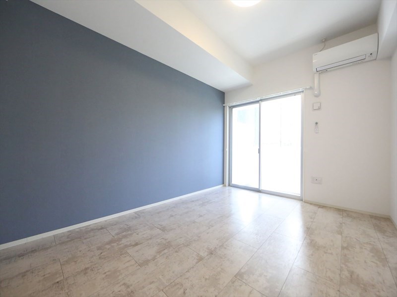 バルコニー　洋室10.5帖　エアコン完備　バルコニー