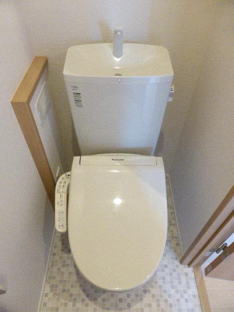 トイレ　落ち着いた色調のトイレです♪