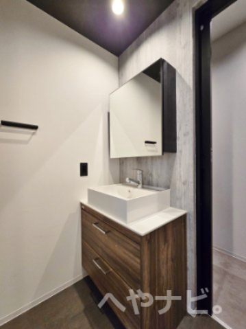 洗面設備　★独立洗面所 ※1号室反転イメージ