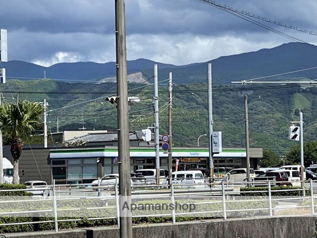 コンビニ　ファミリーマート高知大津店（コンビニ）まで2552m