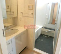 バス・シャワールーム　洗面