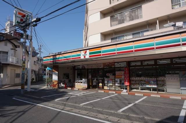 コンビニ　セブンイレブン 井尻店（コンビニ）まで128m