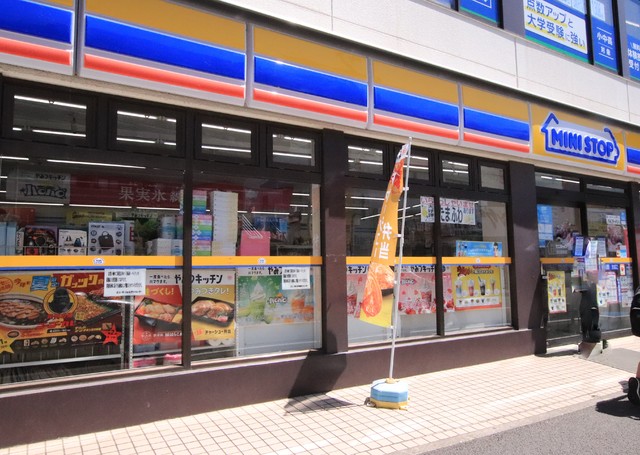 コンビニ　ミニストップ塚田駅前店（コンビニ）まで110m