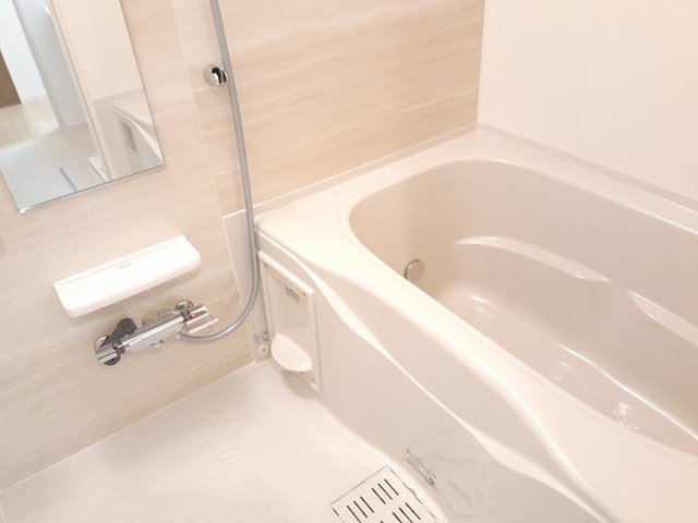 バス・シャワールーム　コンパクトで使いやすいお風呂です