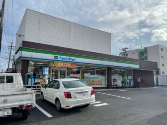 コンビニ　ファミリーマート 太閤通八丁目店（コンビニ）まで215m