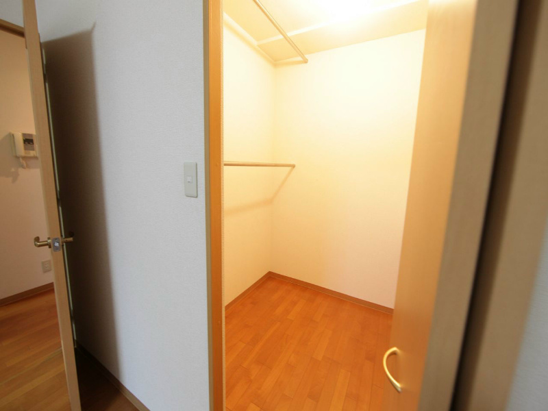 収納　収納　ウォークインクローゼット（収納充実してます）