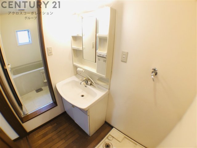 洗面設備　洗面所内に室内洗濯機置場がついてます！