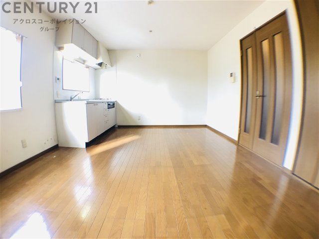 居室・リビング　採光ある明るいリビングです♪