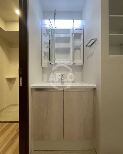 洗面設備　スプランディッド難波III　独立洗面台