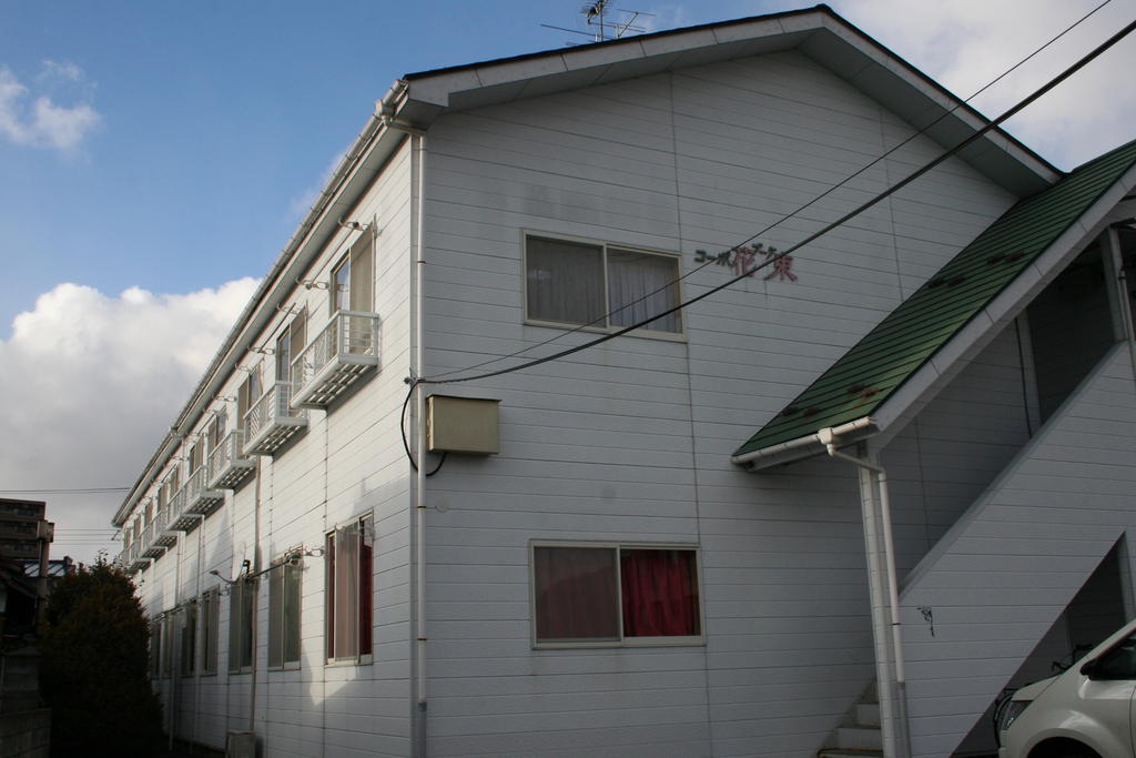 建物外観　シンプルで落ち着いた外観