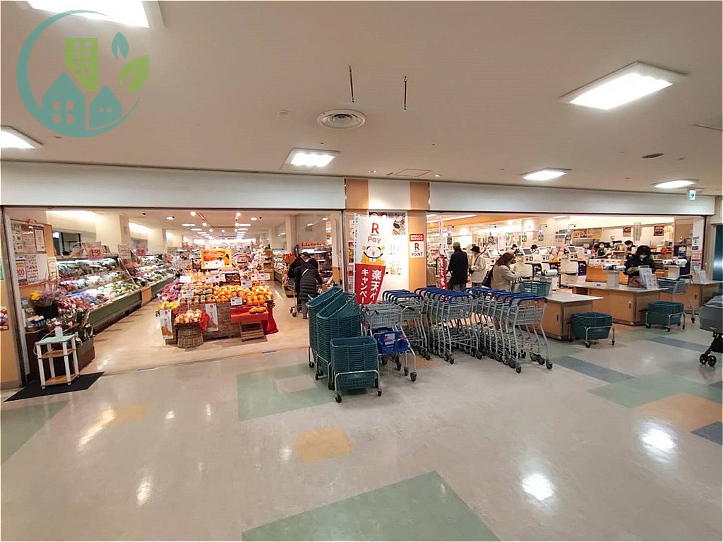 スーパー　パントリー フォレスタ六甲店（スーパー）まで266m