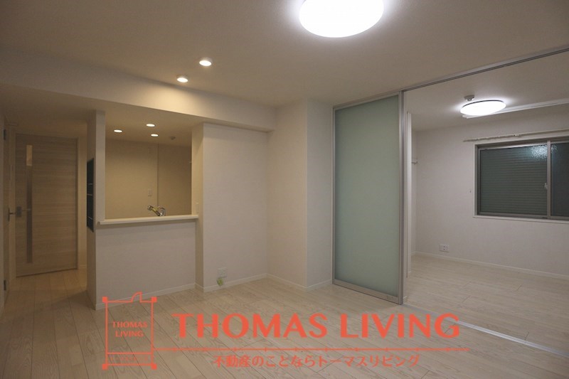 居室・リビング　実際の写真を準備中の為、同じ建物の別室写真です。参考下さい。