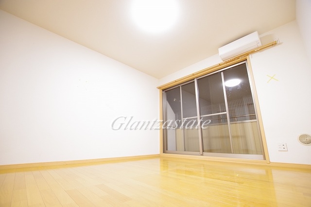 居室・リビング　☆陽の差し込む明るいリビング☆