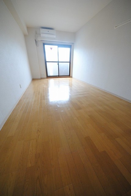 居室・リビング　写真は５０２号室