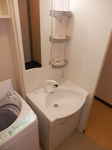 洗面設備　シャワードレッサー　洗濯機完備