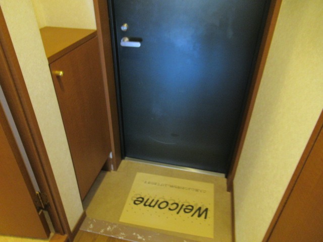 玄関　同タイプ・別部屋写真