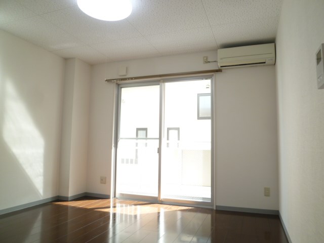 居室・リビング　※写真は別号室です(参考)