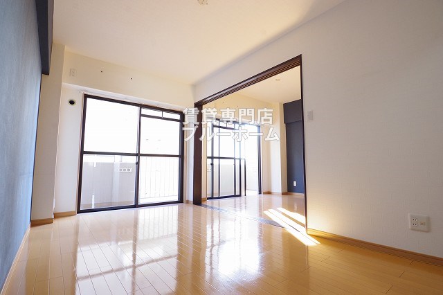 その他　7.4帖の明るい洋室！