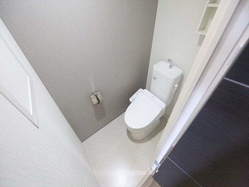 トイレ　温水洗浄暖房便座付トイレ