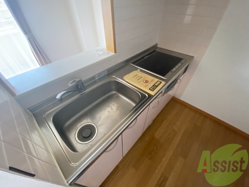 キッチン　ＩＨで幅の広いカウンターキッチンになってます。