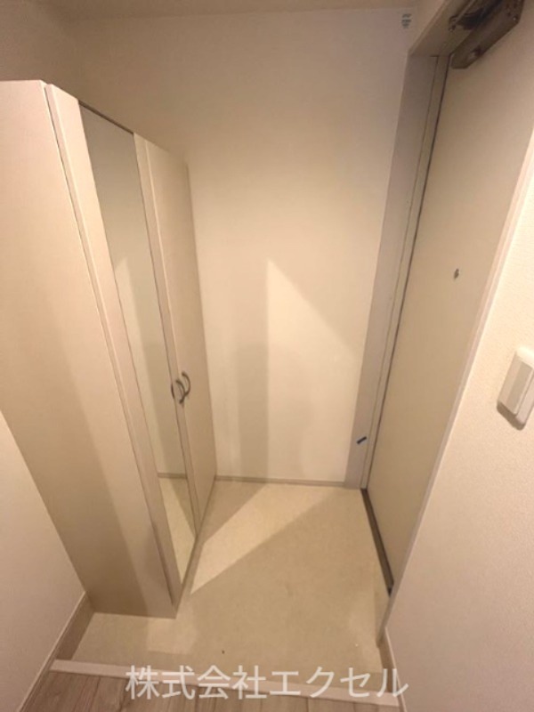 玄関　姿見付きの綺麗な玄関♪