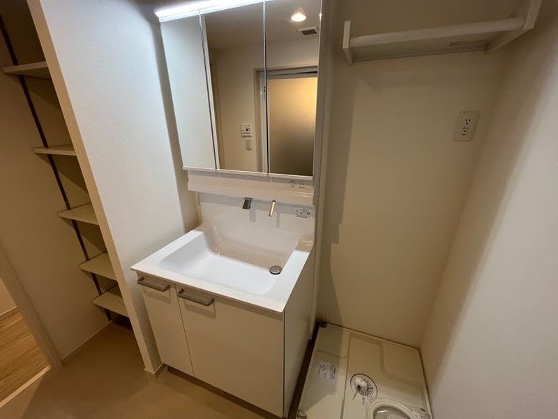 洗面設備　朝に便利な独立洗面台付き♪