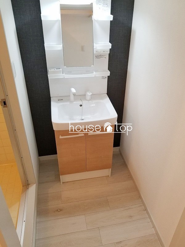 洗面設備　シャワー付き洗面台！広い脱衣スペース♪