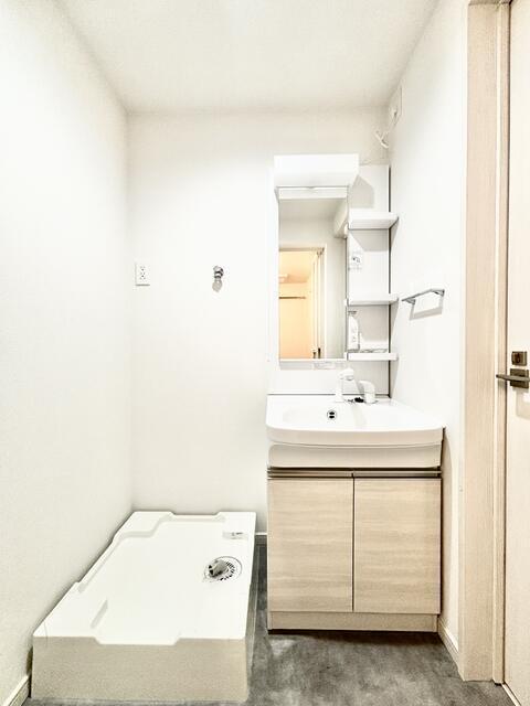 バス・シャワールーム　シンプルで機能的な仕様