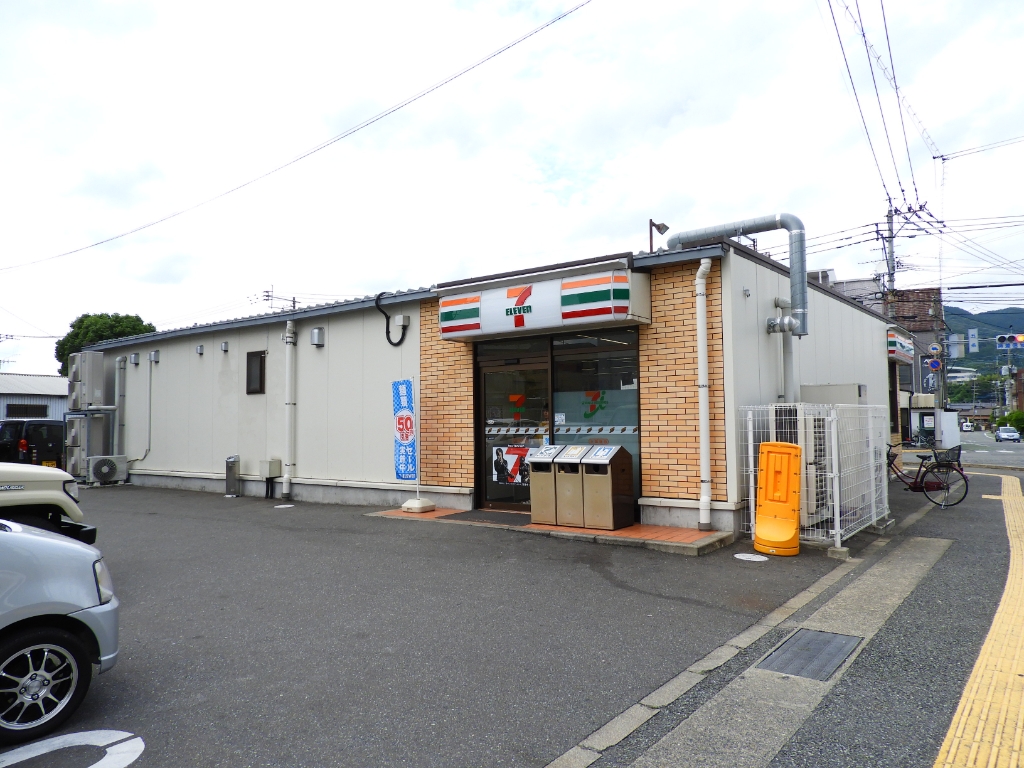 コンビニ　セブンイレブン 太宰府店（コンビニ）まで708m