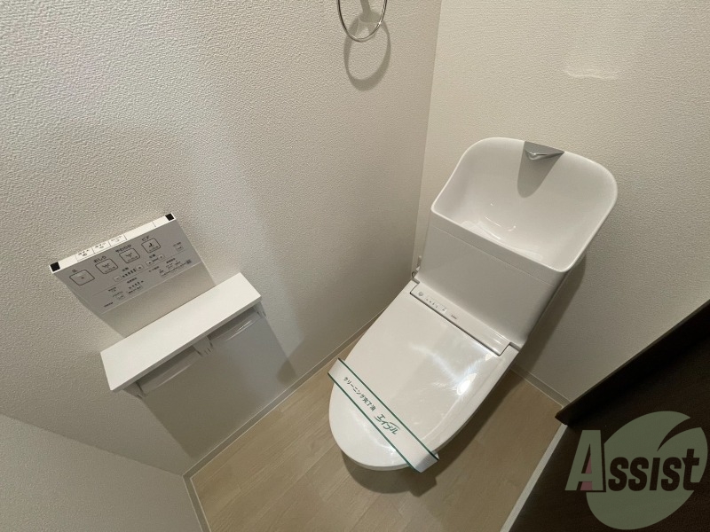 トイレ　ウォシュレット機能がついているので安心ですね。