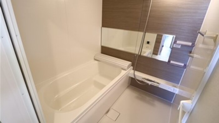 バス・シャワールーム　追い焚き給湯式浴室