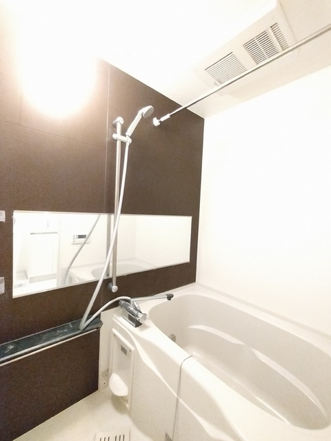 バス・シャワールーム　追い焚き機能付きのお風呂！