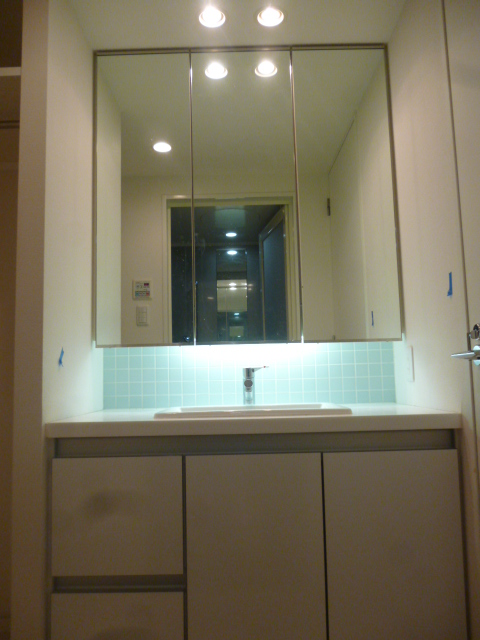 洗面設備　コンパクトで使いやすい洗面所